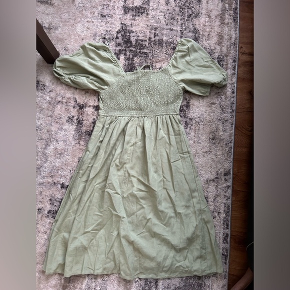 Sage green puff sleeve dress - Picture 2 of 2